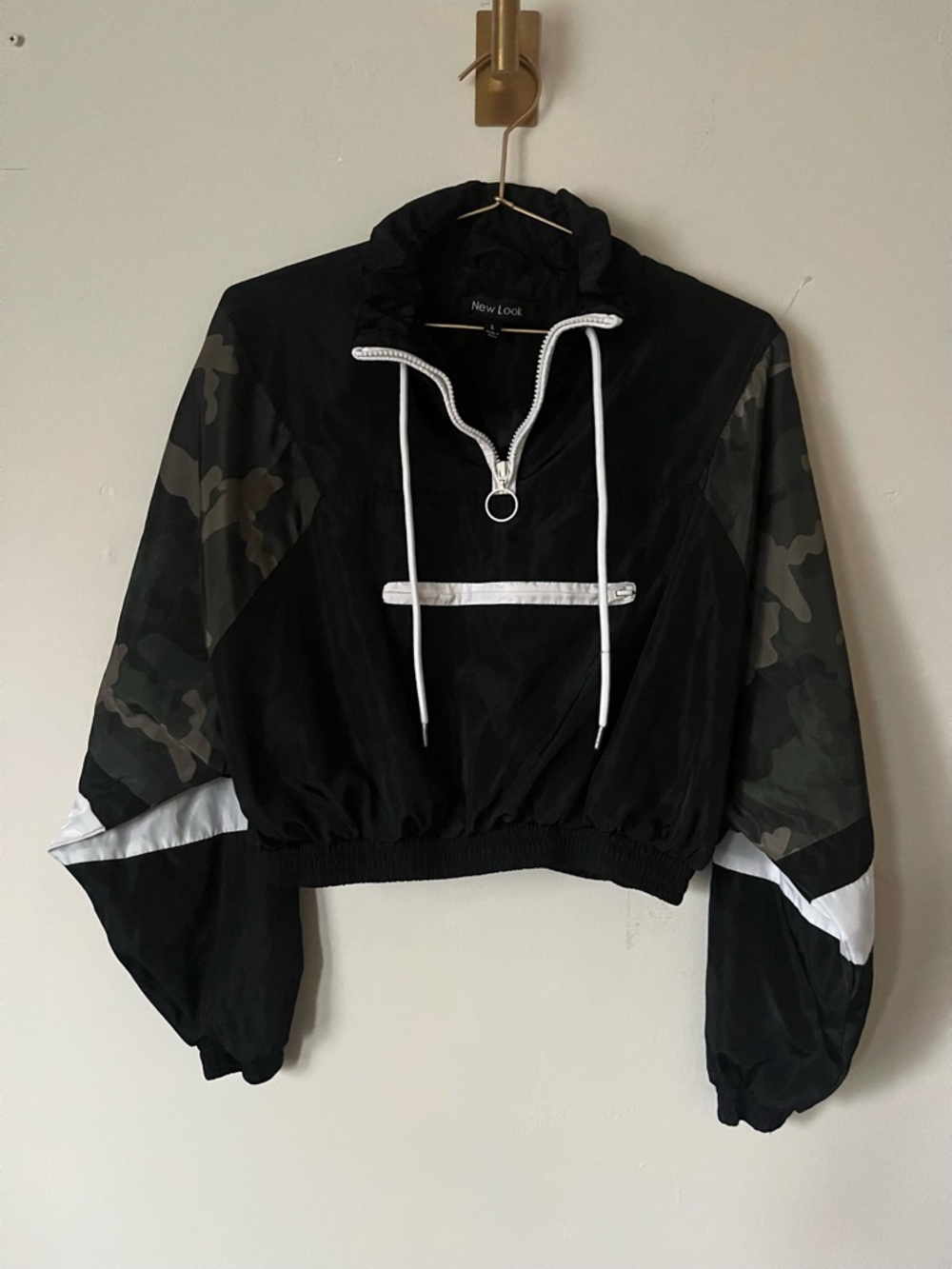 New Look Black Cropped Jacket with Camo Sleeves Streetwear size L